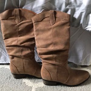 Women’s Journee boots size 10 chestnut BRAND NEW